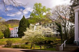 Robert E. Lee Hall